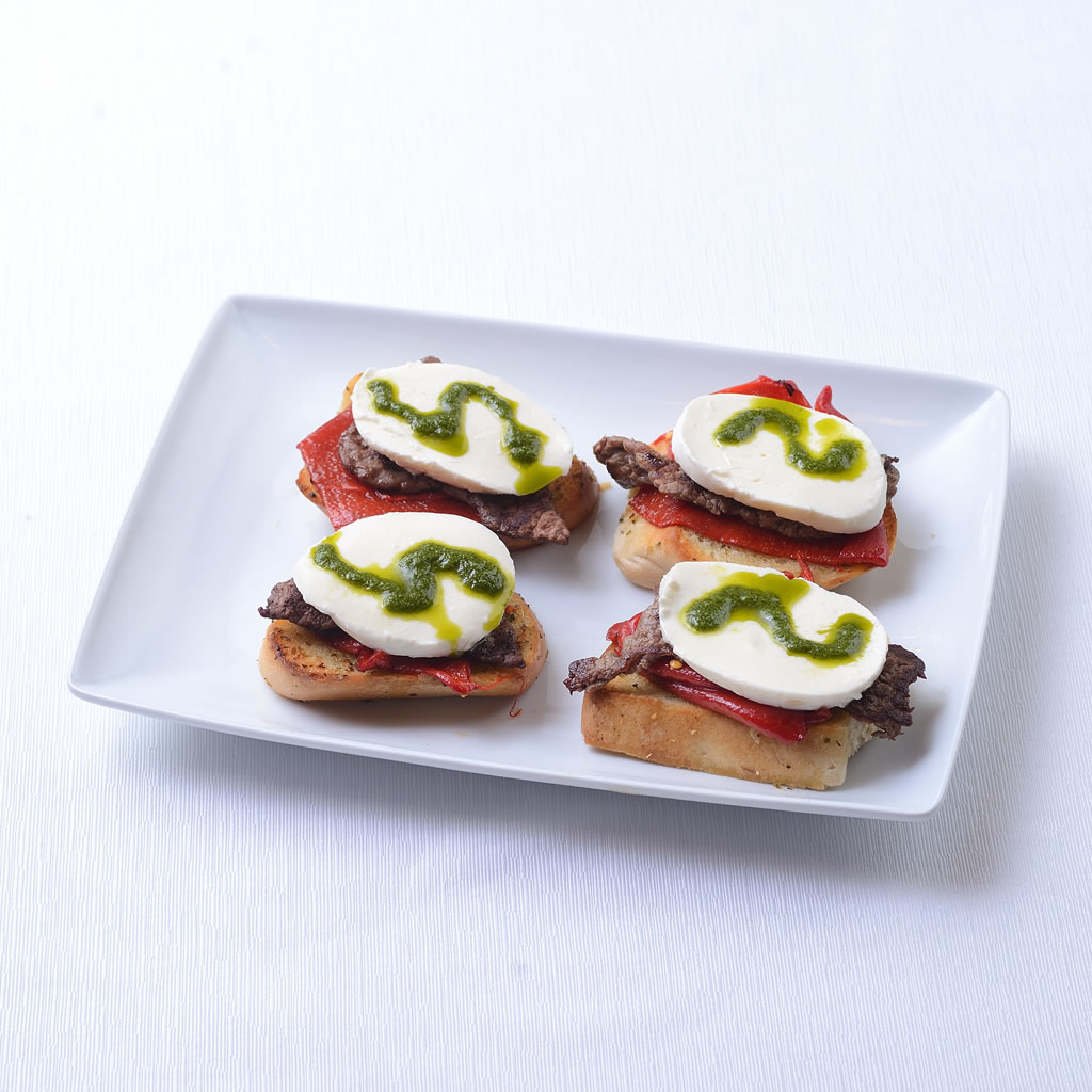 Montaditos de Solomillo, Piquillo y Queso